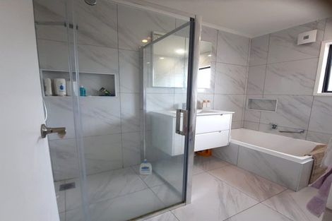 Photo of property in 2/4 Antrim Grove, Bayview, Auckland, 0629