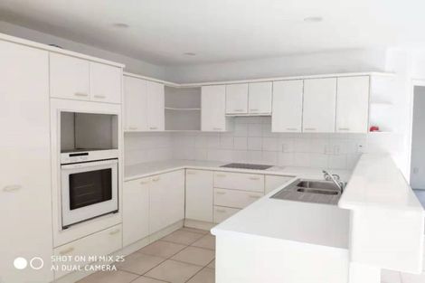 Photo of property in 10 Forsythe Place, Massey, Auckland, 0614