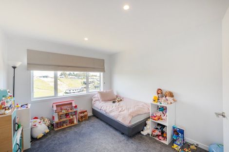 Photo of property in 23 Vaucluse Heights, Fitzherbert, Palmerston North, 4410