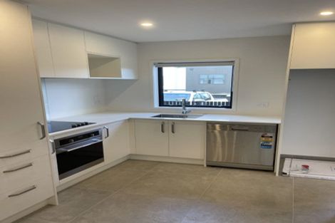 Photo of property in 1/58 Kemp Road, Massey, Auckland, 0614