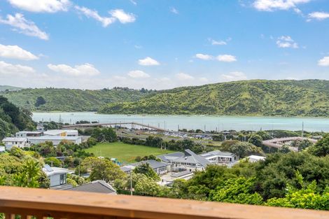 Photo of property in 8a Kiriwai Road, Paremata, Porirua, 5024
