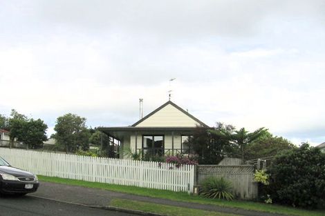 Photo of property in 5 Sandgate Avenue, Botany Downs, Auckland, 2010