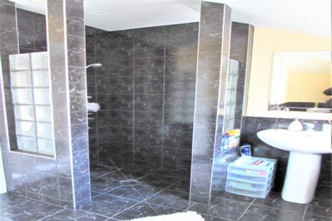 Photo of property in 38 Arahiwi Grove, Tirohanga, Lower Hutt, 5010