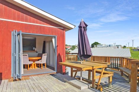 Photo of property in 4 Trafalgar Street, Foxton Beach, Foxton, 4815