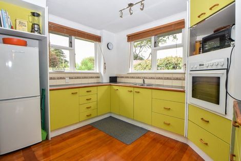 Photo of property in 1 Hughan Place, Carterton, 5713