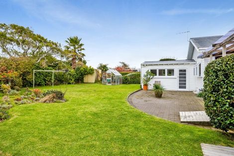 Photo of property in 413 Devon Street West, Lynmouth, New Plymouth, 4310