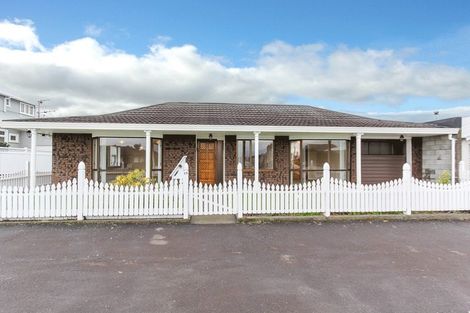 Photo of property in 19 Paynters Avenue, Strandon, New Plymouth, 4312