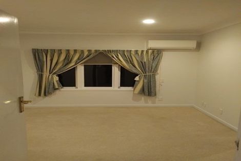 Photo of property in 28 Coles Crescent, Papakura, 2110