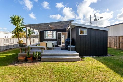 Photo of property in 104 Riverview Road, Whangamata, 3620