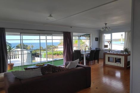 Photo of property in 114 Pacific Parade, Army Bay, Whangaparaoa, 0930