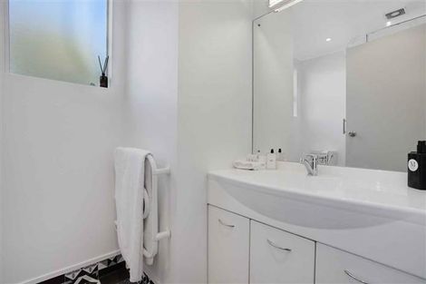 Photo of property in 2/10 Bay Road, Saint Heliers, Auckland, 1071