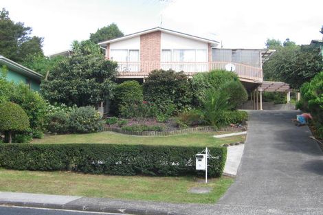 Photo of property in 32 Ayton Drive, Totara Vale, Auckland, 0629