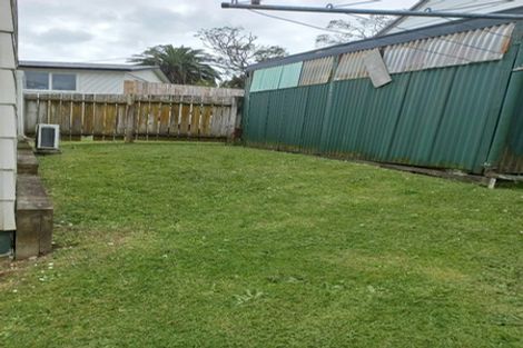 Photo of property in 72 Vodanovich Road, Te Atatu South, Auckland, 0610