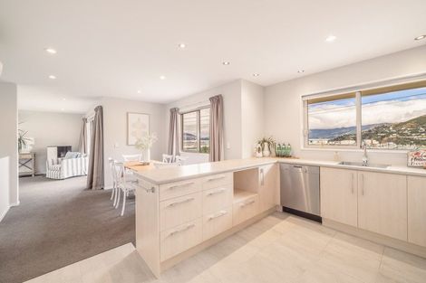 Photo of property in 10 Saint Davids Street, Lyttelton, 8082