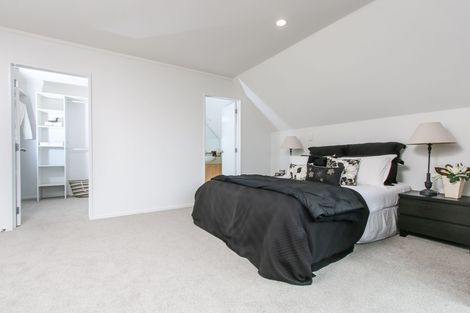 Photo of property in 21/15a Vinograd Drive, Te Atatu Peninsula, Auckland, 0610