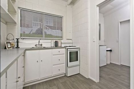 Photo of property in 2 Anne Road, Hillcrest, Auckland, 0627