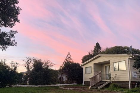 Photo of property in 21 Thomas Avenue, Te Atatu Peninsula, Auckland, 0610