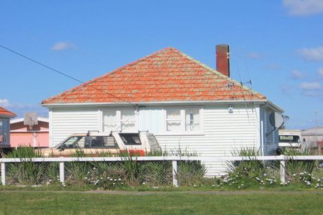 Photo of property in 19 Hulke Street, Foxton, 4814