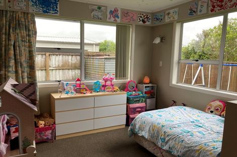 Photo of property in 8 Evelyn Place, Welbourn, New Plymouth, 4310