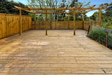 Photo of property in 32 Longfellow Parade, Glen Eden, Auckland, 0604