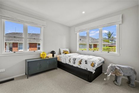 Photo of property in 16 Eversleigh Road, Belmont, Auckland, 0622