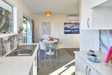 Photo of property in 2/15 Frobisher Way, Clendon Park, Auckland, 2103