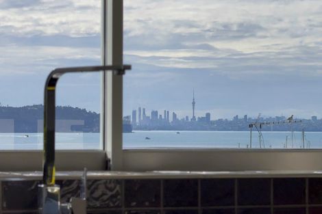 Photo of property in 15 Courtneys, West Harbour, Auckland, 0618