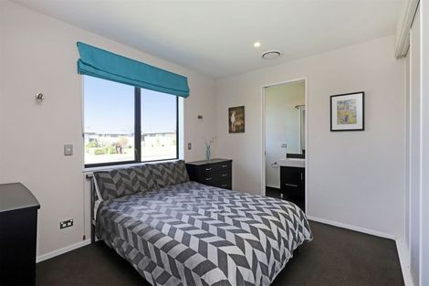 Photo of property in 2 Whittaker Place, Havelock North, 4130