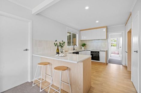 Photo of property in 16 Rhonda Avenue, Deanwell, Hamilton, 3206