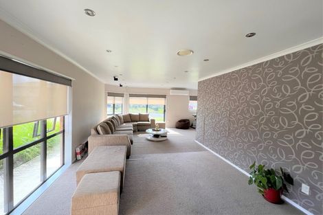 Photo of property in 2 Tir Conaill Avenue, Flat Bush, Auckland, 2019