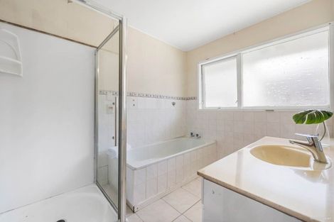 Photo of property in 82 Archmillen Avenue, Pakuranga Heights, Auckland, 2010