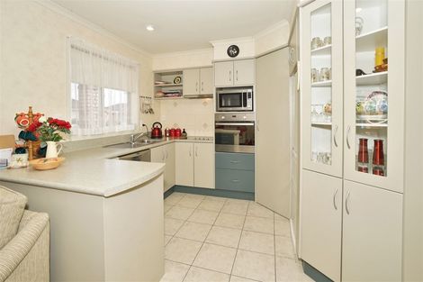 Photo of property in 37 Sovereign Isle Lane, Rototuna, Hamilton, 3210