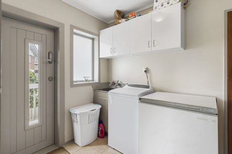 Photo of property in 12 Tanglewood Place, Cockle Bay, Auckland, 2014