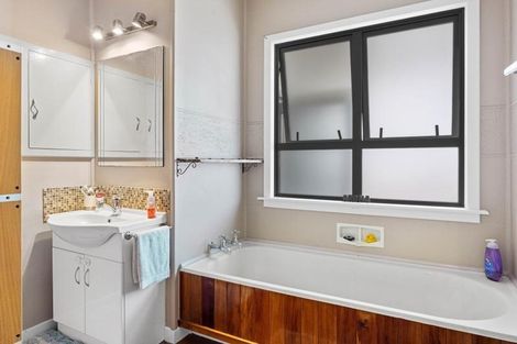 Photo of property in 11 Tasman Street, Opunake, 4616