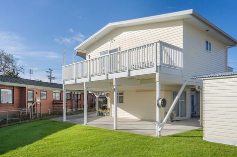 Photo of property in 220 Centreway Road, Orewa, 0931