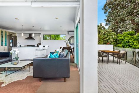 Photo of property in 1/40 Beulah Avenue, Rothesay Bay, Auckland, 0630