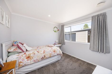 Photo of property in 2 Capri Place, Awapuni, Palmerston North, 4412