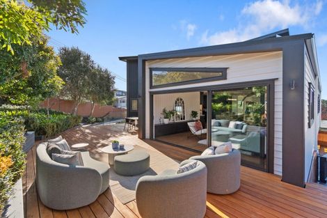 Photo of property in 2/21 Eastcliffe Road, Castor Bay, Auckland, 0620