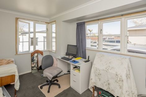 Photo of property in 12 Featherston Street, Levin, 5510