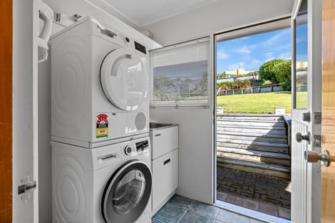 Photo of property in 30 Upper Chelverton Drive, Red Beach, 0932