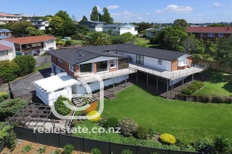 Photo of property in 21 Marlborough Avenue, Glenfield, Auckland, 0629