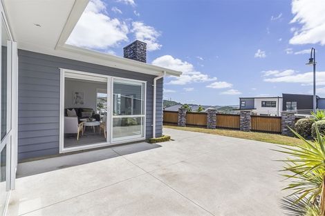 Photo of property in 5 Madeira Close, Whitby, Porirua, 5024