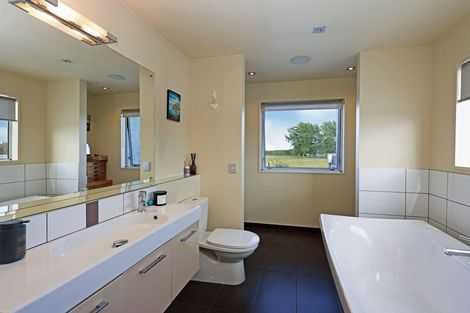 Photo of property in 141 Awamoa Road, Holmes Hill, Oamaru, 9401