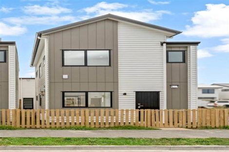 Photo of property in 28 Whare Kauri Road, Papakura, 2110