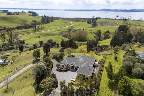 Photo of property in 2247 South Head Road, South Head, Helensville, 0874