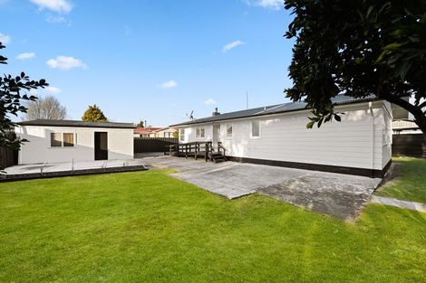 Photo of property in 10 Rosalind Street, Deanwell, Hamilton, 3206