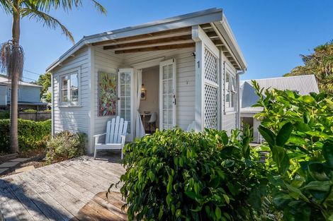 Photo of property in 27 Hastings Parade, Devonport, Auckland, 0624