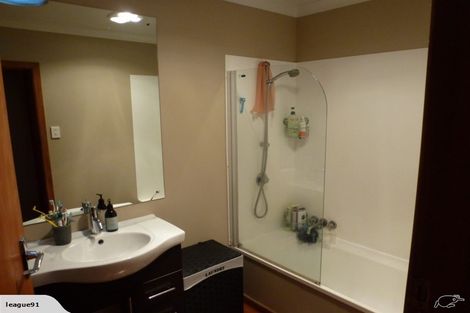 Photo of property in 124 Ruamahanga Crescent, Terrace End, Palmerston North, 4410