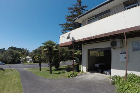 Photo of property in 1/10 Holt Avenue, Torbay, Auckland, 0630