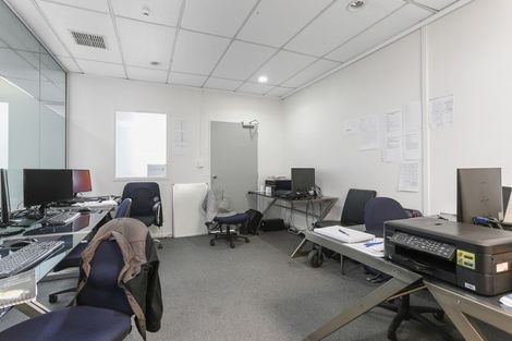 Photo of property in 1/2 College Road, Northcote, Auckland, 0627